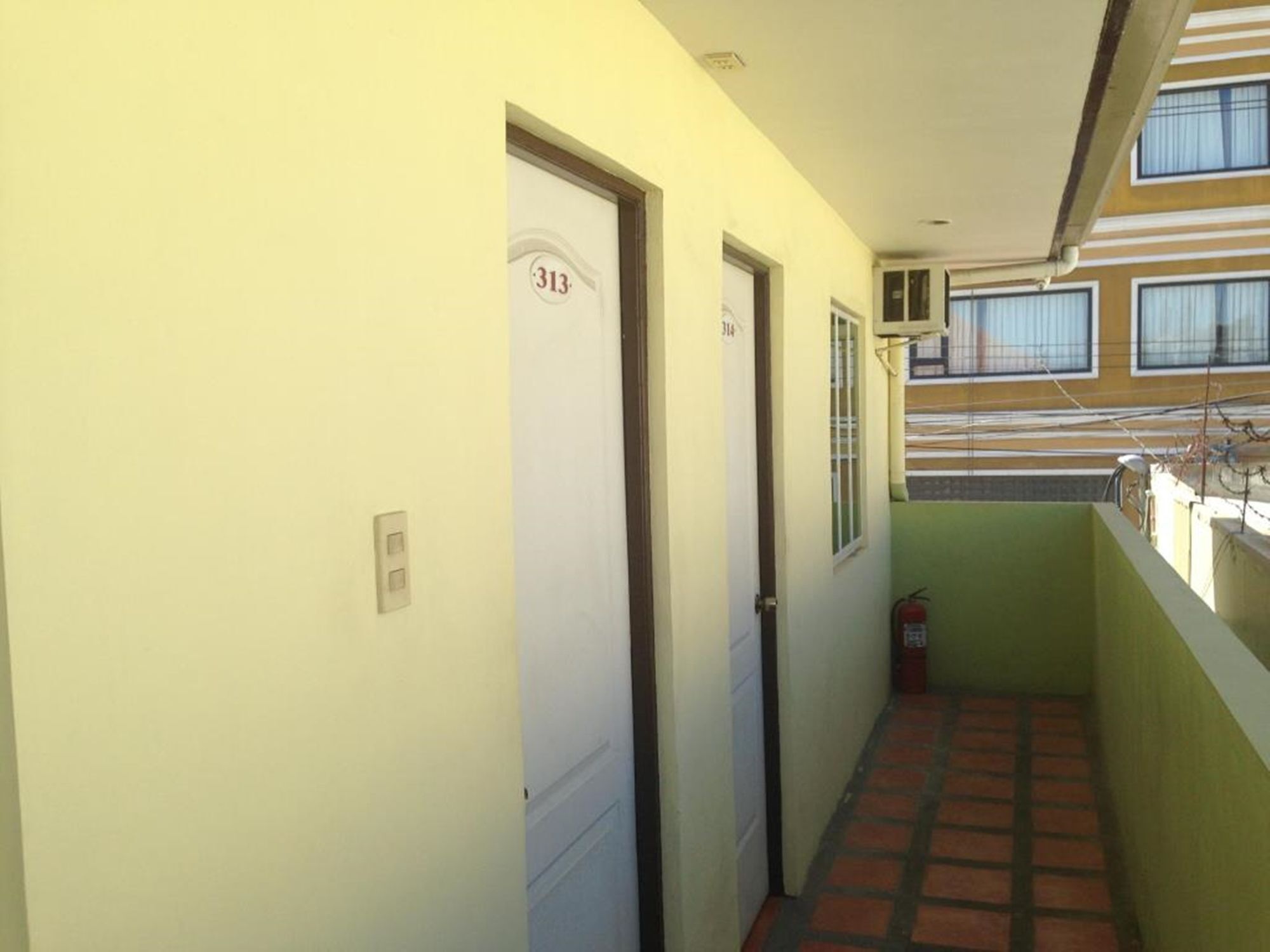 Sun Moon Poolside Hotel Angeles Exterior photo